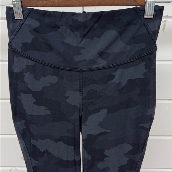 Lululemon Base Pace High-Rise Crop 23" Heritage 365 Camo Deep Coal Multi Size 4 - Picture 5 of 10